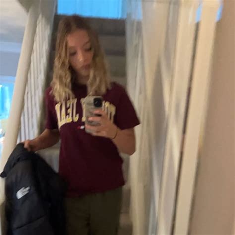 ellieee_20 sex|Ellie Bunny .